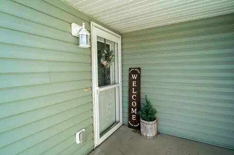 1827 Daniel Ln NE, Stewartville, MN 55976