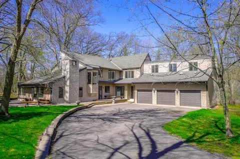 3 Hackberry Ln, North Oaks, MN 55127