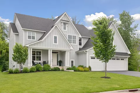 9235 Eagle Ridge Rd, Chanhassen, MN 55317 photo 2