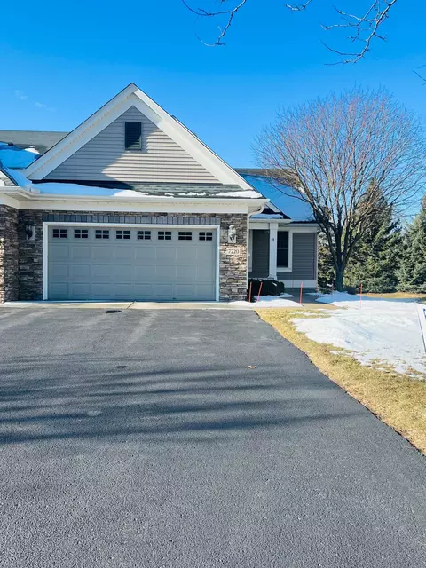 7220 Waterstone Ln, Woodbury, MN 55125