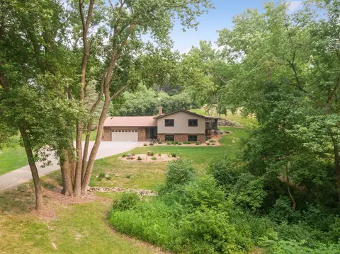 23385 Ottawa Ave, Lakeville, MN 55044