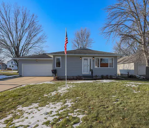 813 N Prairie St, Lake City, MN 55041