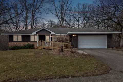 750 Hackmore Dr, Eagan, MN 55123