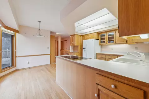 750 Hackmore Dr, Eagan, MN 55123 photo 9