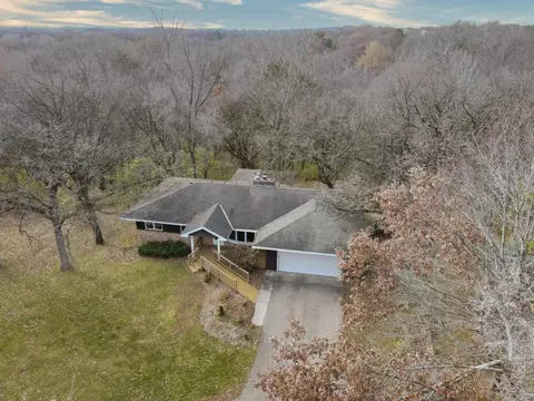 750 Hackmore Dr, Eagan, MN 55123 photo 3