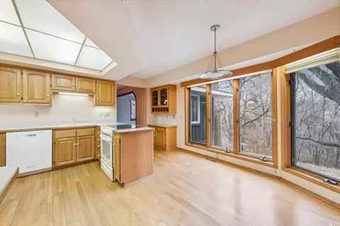 750 Hackmore Dr, Eagan, MN 55123 photo 11