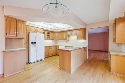750 Hackmore Dr, Eagan, MN 55123 photo 10