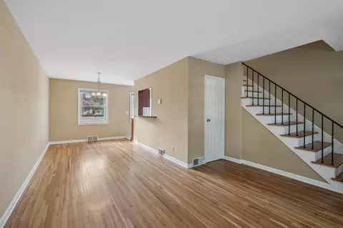 2040 Montreal Ave, Saint Paul, MN 55116