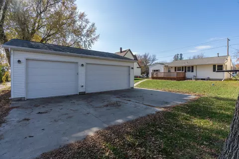 214 4th St, Gaylord, MN 55334
