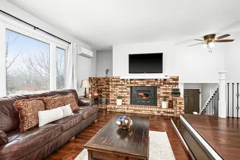 Living - 2126 N Robin Ave, Duluth, MN 55811 photo 4 of 7