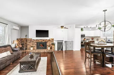 Living - 2126 N Robin Ave, Duluth, MN 55811 photo 3 of 7