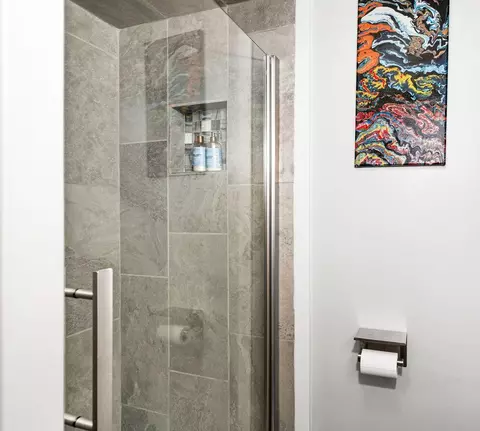 Bath - 2126 N Robin Ave, Duluth, MN 55811 photo 4 of 4