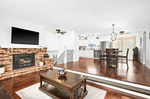 Living - 2126 N Robin Ave, Duluth, MN 55811 photo 1 of 7