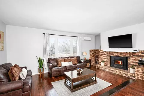 Living - 2126 N Robin Ave, Duluth, MN 55811 photo 2 of 7