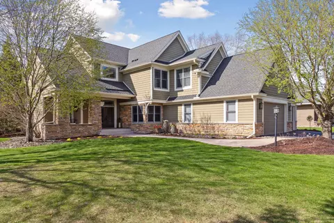 3732 Fairway Dr, Woodbury, MN 55125