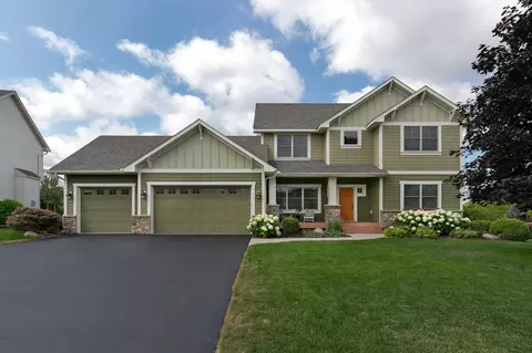9058 Horizon Dr, Shakopee, MN 55379