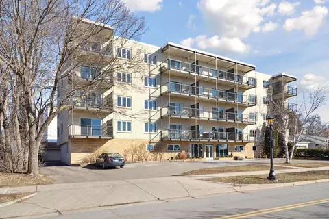 200 Mississippi River Blvd N #1A, Saint Paul, MN 55104