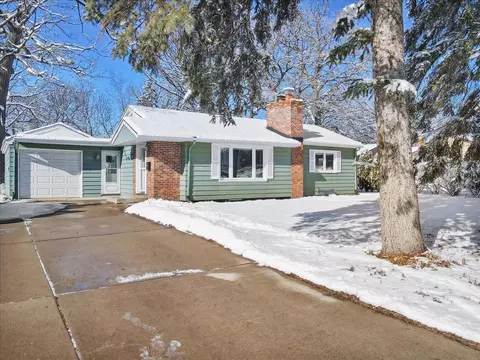 3335 Lee Ave N, Golden Valley, MN 55422