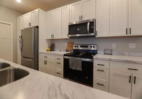 Kitchen - 44419 Nitche Lake Rd, Perham, MN 56573 photo 7 of 9