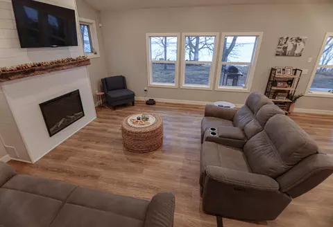 Living - 44419 Nitche Lake Rd, Perham, MN 56573 photo 3 of 7