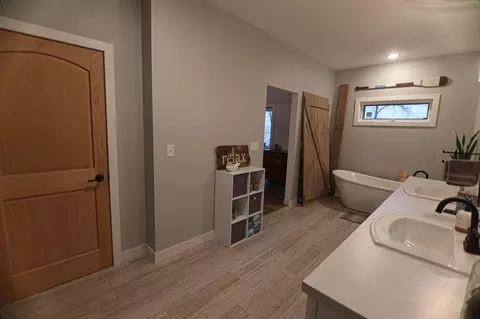Bath - 44419 Nitche Lake Rd, Perham, MN 56573 photo 6 of 12