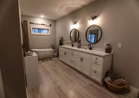 Bath - 44419 Nitche Lake Rd, Perham, MN 56573 photo 4 of 12