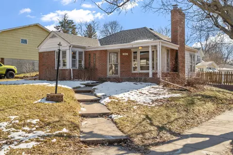 1662 Orange Ave E, Saint Paul, MN 55106