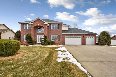 2240 Deer Trail Ln NE, Owatonna, MN 55060
