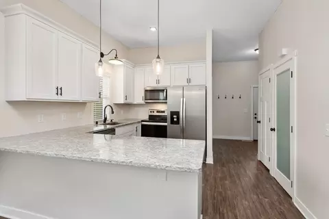 1475 Pacific St, Saint Paul, MN 55106