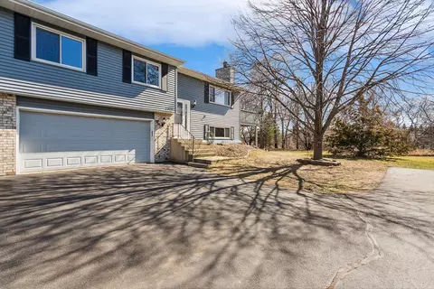 2835 Wimbledon Rdg, Woodbury, MN 55125