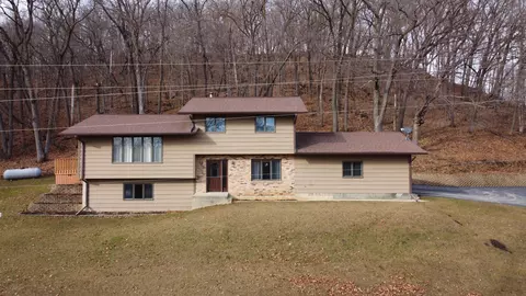 32451 Oxford Mill Rd, Cannon Falls, MN 55009