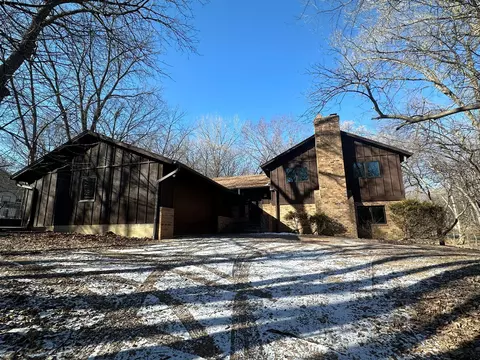 25875 Valleywood Ln, Shorewood, MN 55331