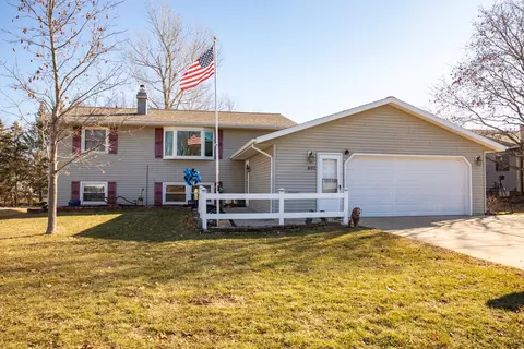 602 Reichel Cir NE, Stewartville, MN 55976