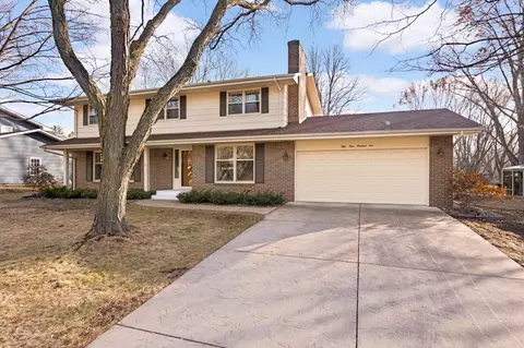 5901 Sun Rd, Edina, MN 55436