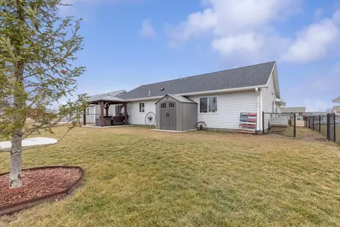 Exterior - 2011 Pratt Cir, Saint Peter, MN 56082 photo 6 of 13