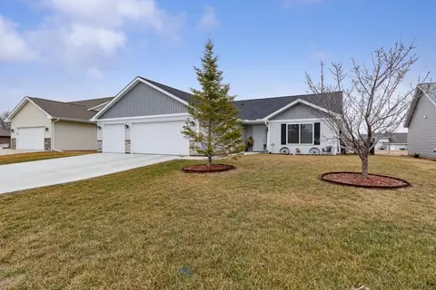 2011 Pratt Cir, Saint Peter, MN 56082
