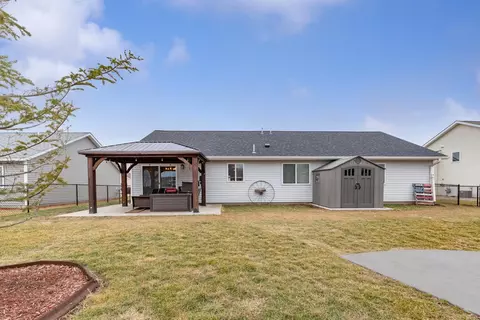Exterior - 2011 Pratt Cir, Saint Peter, MN 56082 photo 5 of 13