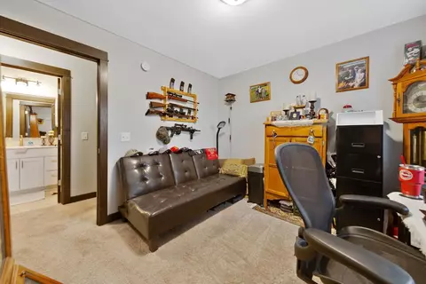 Living - 2011 Pratt Cir, Saint Peter, MN 56082 photo 4 of 4