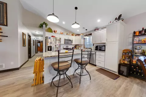 Kitchen - 2011 Pratt Cir, Saint Peter, MN 56082 photo 2 of 5