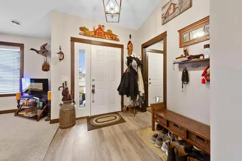 Entry Way - 2011 Pratt Cir, Saint Peter, MN 56082 photo 1 of 1