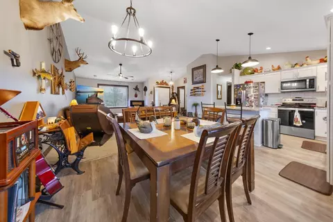 Dining - 2011 Pratt Cir, Saint Peter, MN 56082 photo 3 of 3