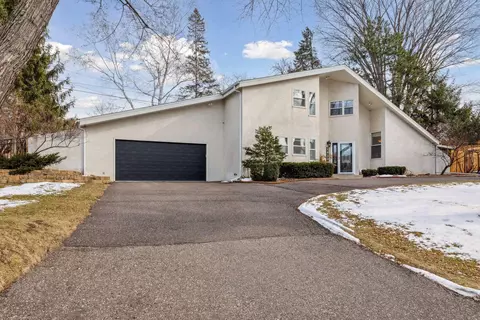 2420 Simpson St, Roseville, MN 55113