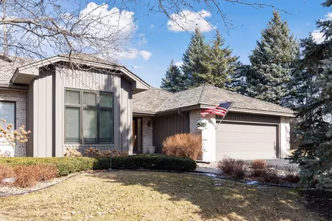 872 N Highview Cir, Mendota Heights, MN 55118