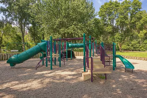 View/Area - 75 W Point Ave, Tonka Bay, MN 55331 photo 9 of 12