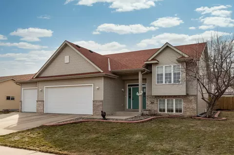 6125 Hillsboro Dr NW, Rochester, MN 55901