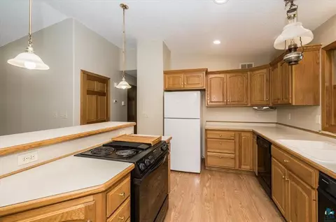 Kitchen - 259 Koski Rd, Esko, MN 55733 photo 2 of 3