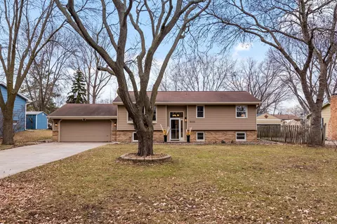 9255 Yucca Ln N, Maple Grove, MN 55369