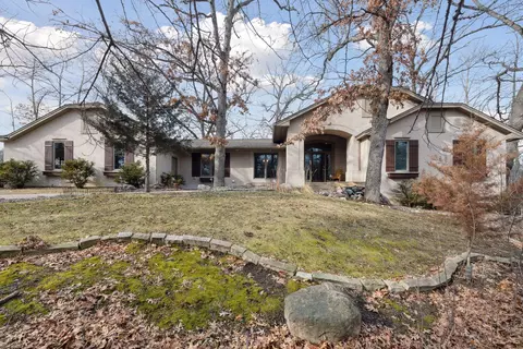 3900 Auburn Dr, Minnetonka, MN 55305