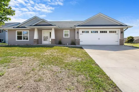 1103 9th St NE, Milaca, MN 56353