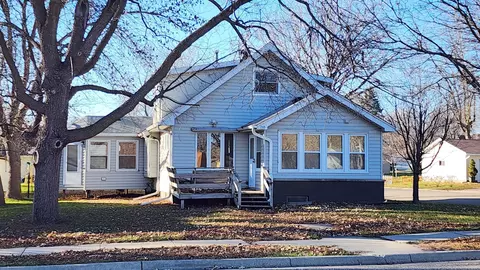 710 Broadway Ave S, Cokato, MN 55321